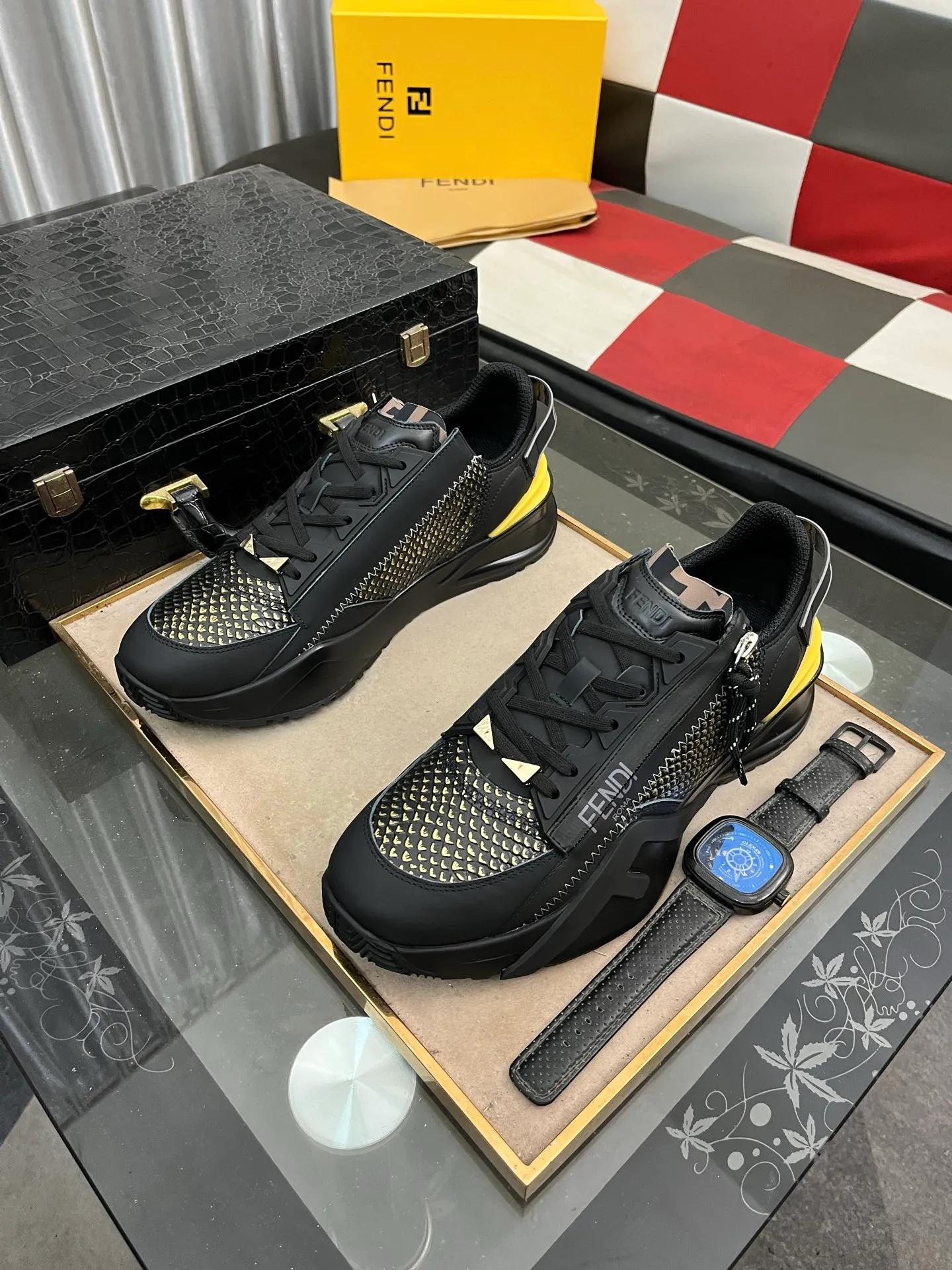 Men's Men's Shoes💰540⌚️⌚️【FENDI】FENDI high-tops are classic and comfortable for men. This complex sneaker is made of soft calfskin➕genuine leather lining➕original ultra-light rubber material with rough outsole. This unique and thin style is suitable for the casual and refined sensibility of this season. It is comfortable and natural on the feet. It is an everyday style for casual travel in autumn and winter! 38−444️⃣colors available